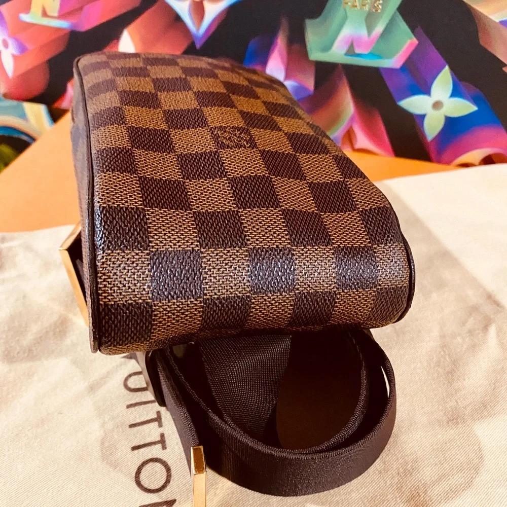 🧸🧸🧸 Authentic Louis Vuitton Geronimo Bodybag